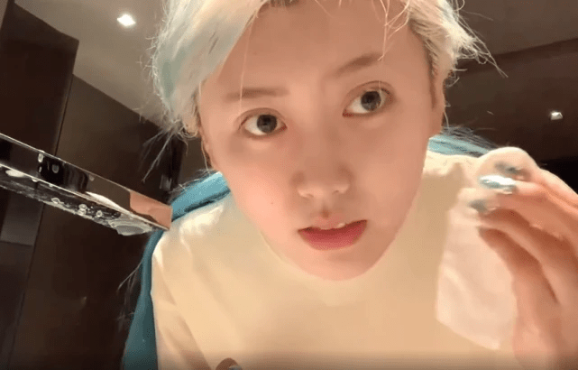 赵喵喵再晒纯素颜照,虽然很美毫无瑕疵,但和浓妆时完全像两个人|喵喵