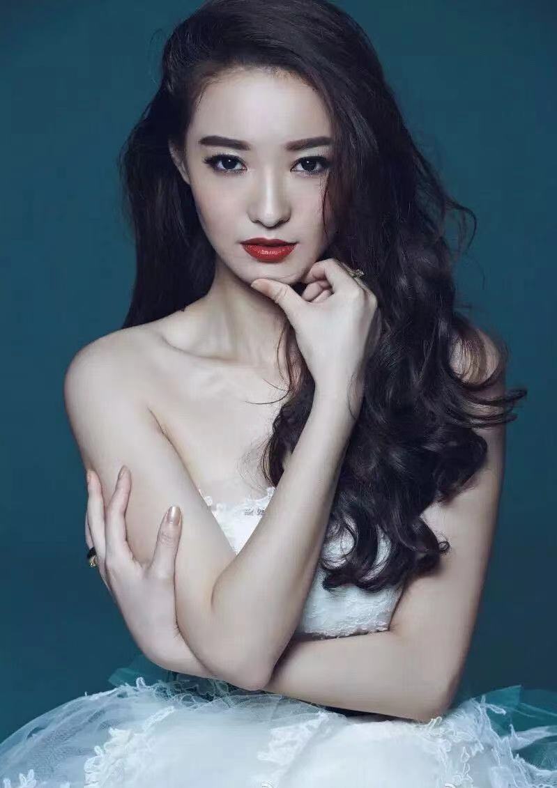 曹云金新任女友被指撞脸沈梦辰网友美颜过度脸太假