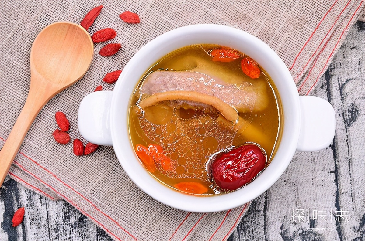 所以夏天爱出汗的人要多喝汤,汤品能够补充身体的营养,还能补充水分吗