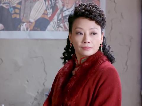 左手劈刀:一品香被无赖丈夫卖掉,夜来香欲哭无泪