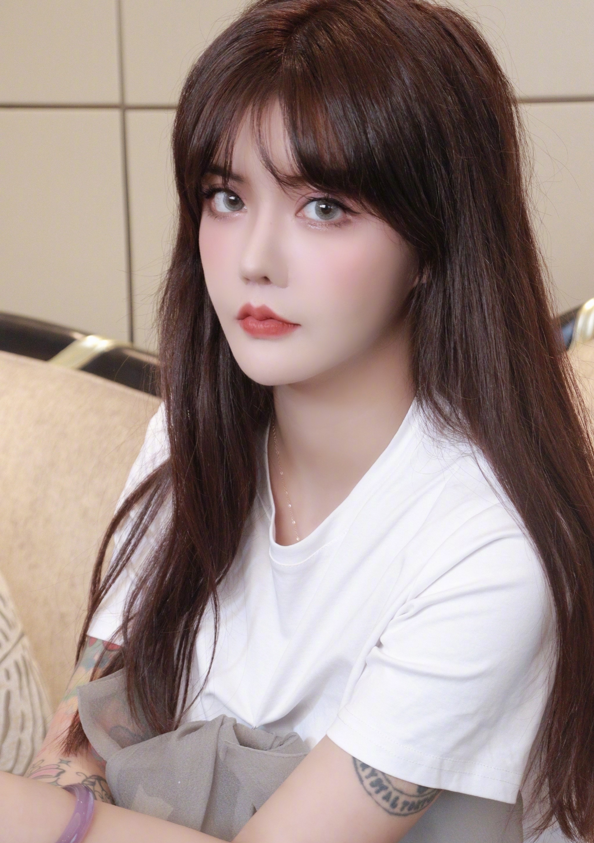 韩安冉直播年入5000万怪不得潘长江张晨光放下身段都要去带货