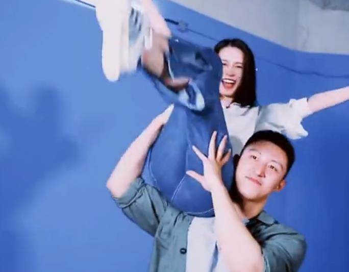 脖子以下全是腿李沁被黄景瑜抱起来后屏幕都装不下了