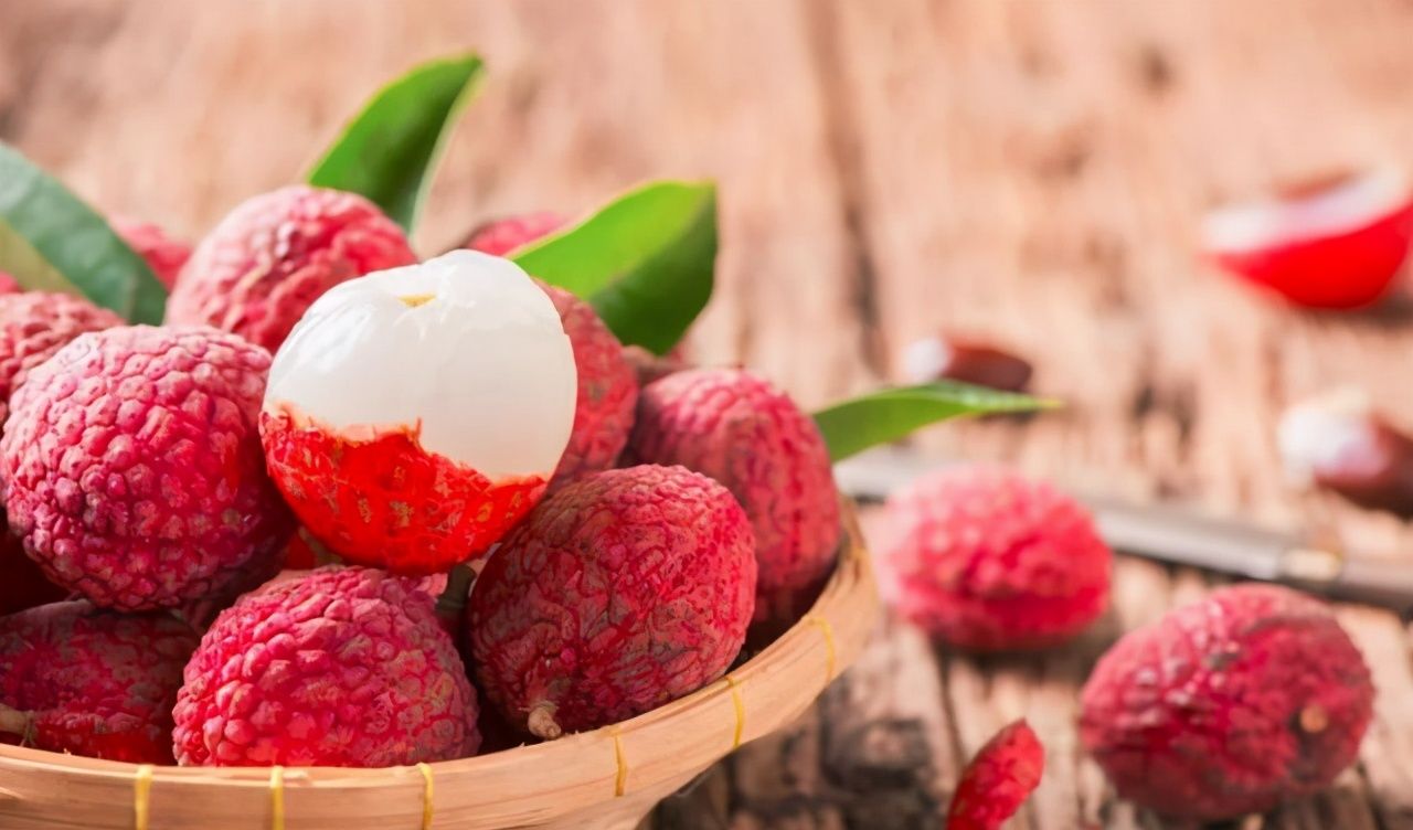 女子怀孕想吃荔枝,老公却说太矫情,公婆知道后种了10余亩龙眼