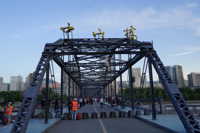 兰州著名旅游景点,拥有"天下黄河第一桥",风景美如画