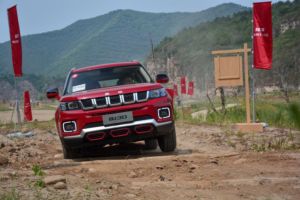 城市中越野想象 带你盘一盘北京bj30