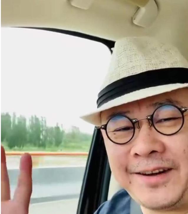 老歌手刀郎近照曝光,面部发福成油腻大叔,网友直呼认不出!