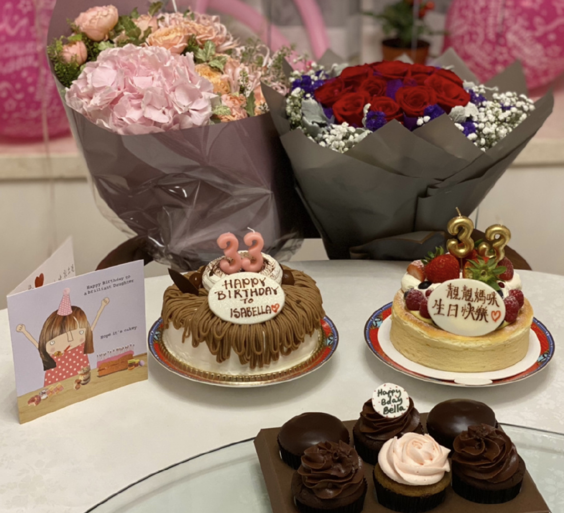 33岁梁洛施晒照庆生,手捧鲜花气质温婉,儿子送蛋糕卡片很贴心
