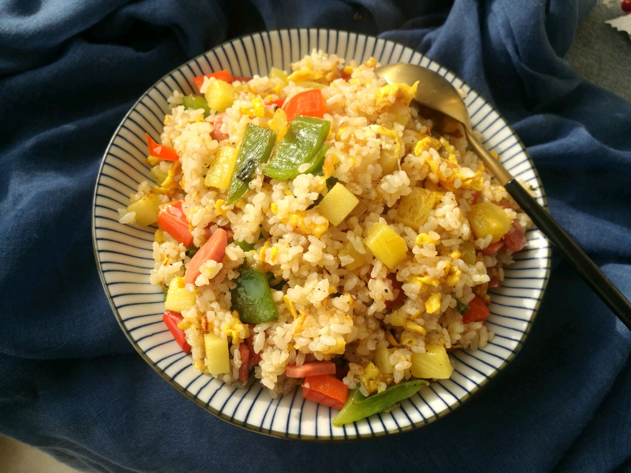 【烹饪总结】1.炒饭中的配菜和肉类,可以根据个人喜好进行搭配.2.