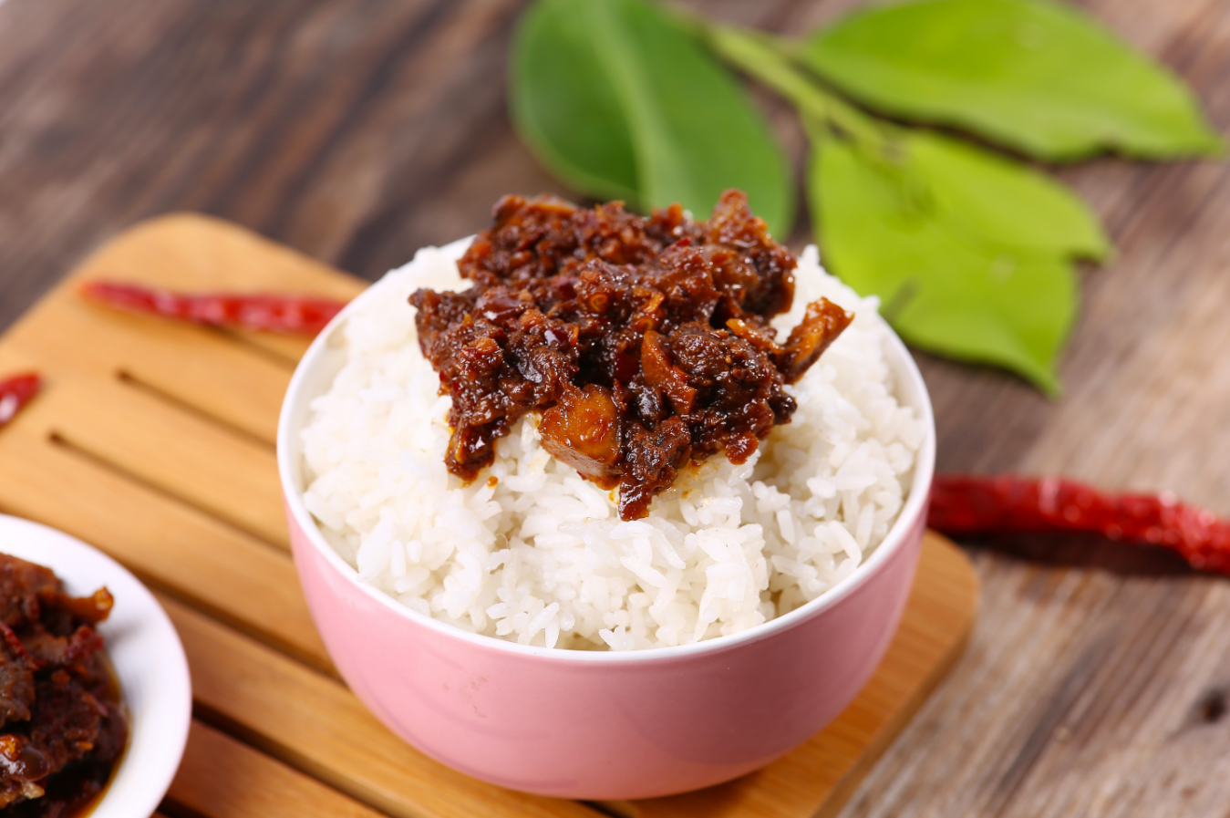 既能拌饭还能拌面的卤肉酱,酱香浓郁,省事方便,吃上一次就上瘾
