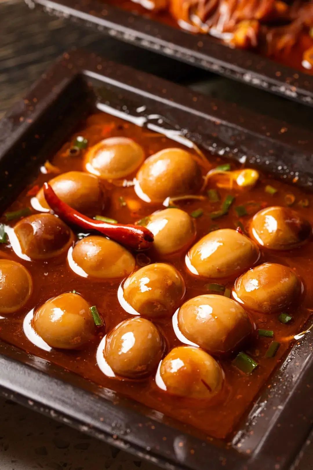 辣卤和酥炸小吃,样样过瘾十足   ·四喜牛肉下牛油锅涮上十几秒