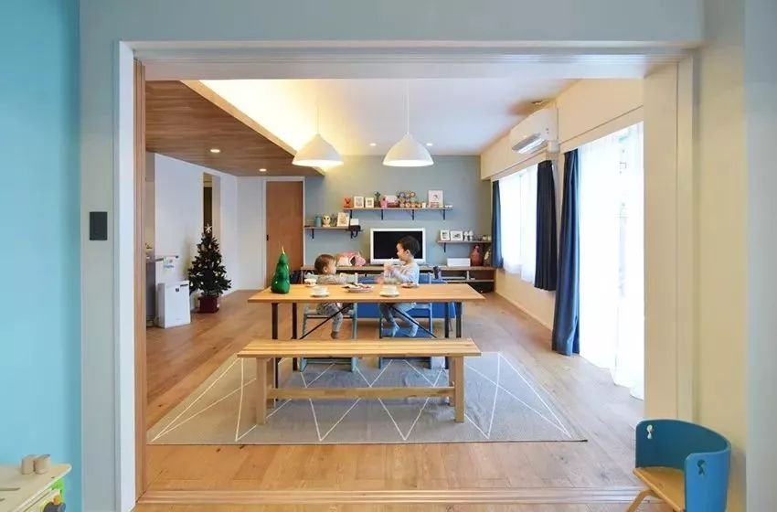 天津美迪尔装饰:客厅有横梁怎么装修好看?有钱人都这样装,漂亮!