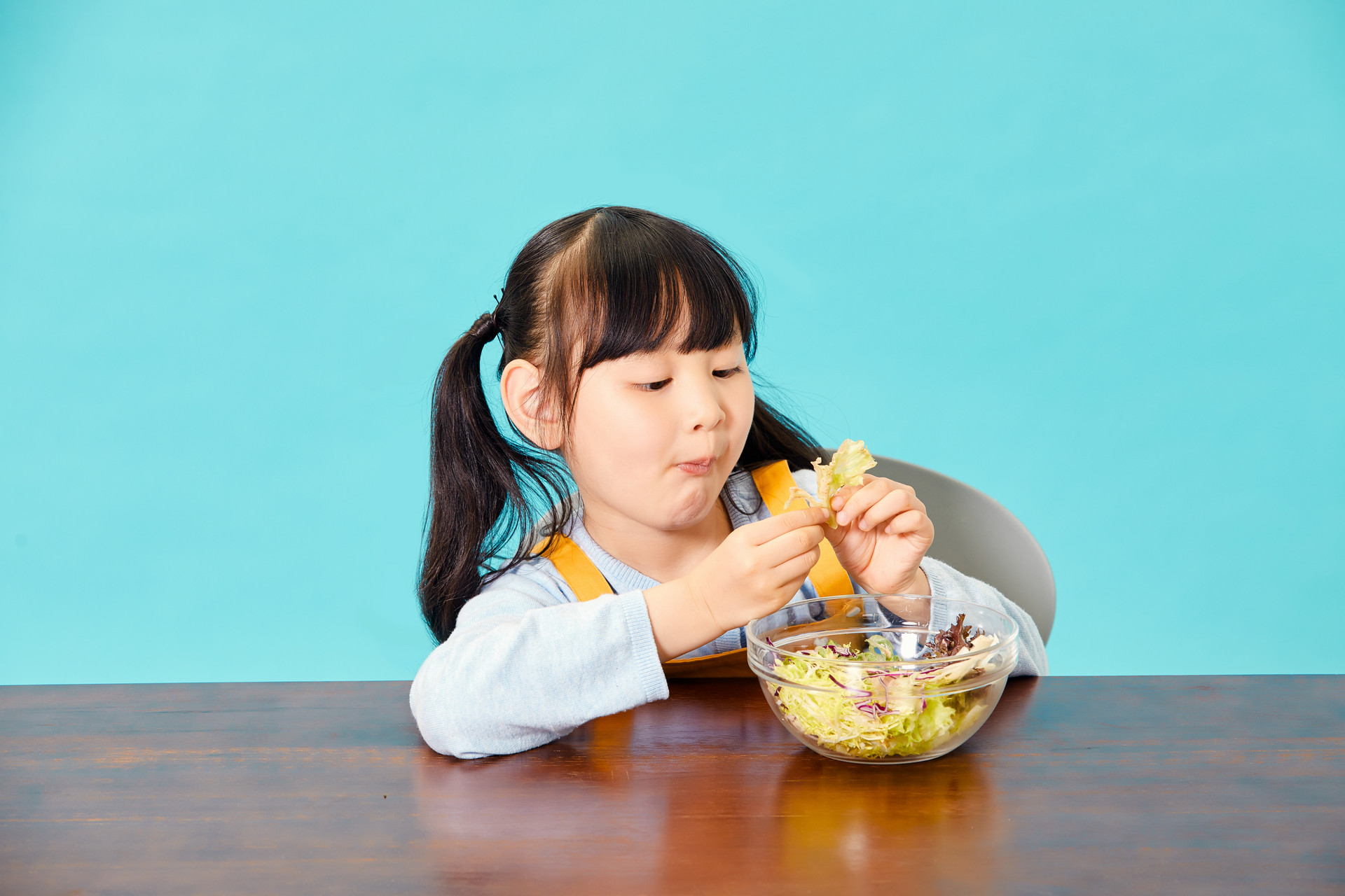 医生:营养过剩会让孩子长不高!家长养娃注意"2少3搭配2充足"