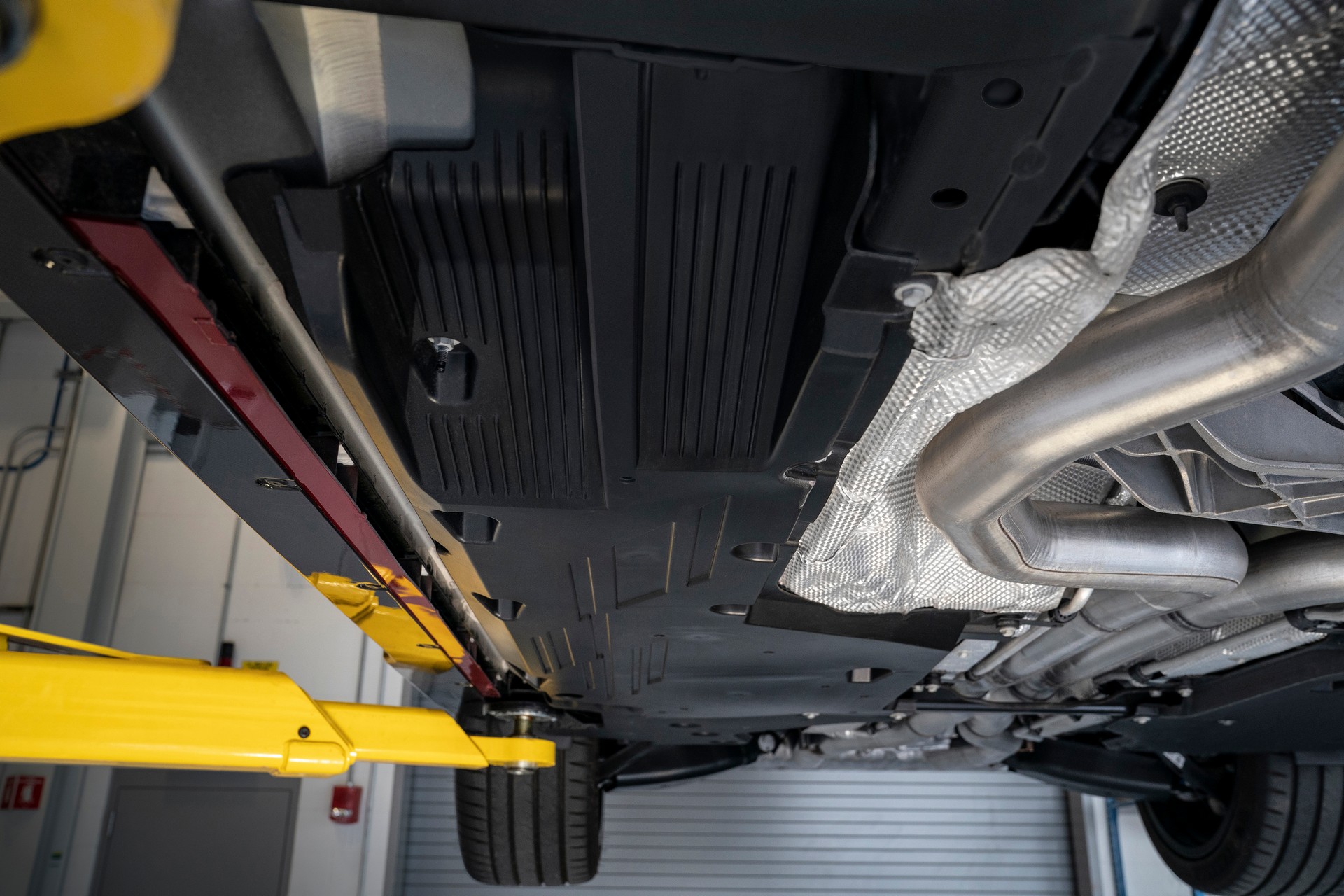 v系列历史上最大下压力展示新款凯迪拉克ct4v黑翼版