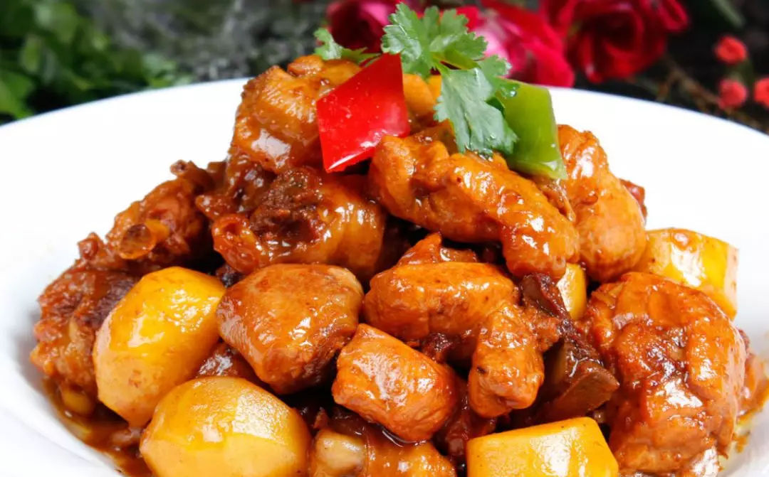 栗子烧鸡腿:栗子软糯,搭配鸡肉的鲜香,好吃又下饭