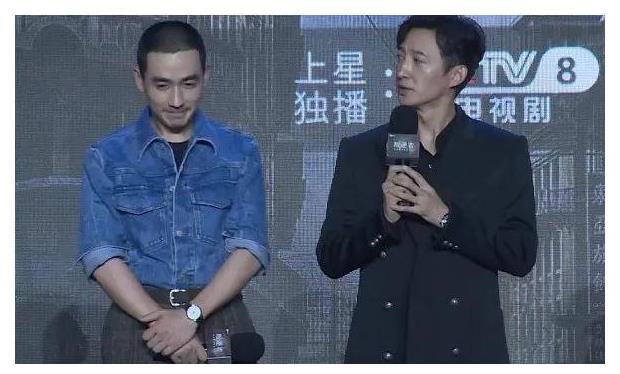 朱一龙现身发布会,含胸驼背一脸胡茬,相比大他10岁的王阳更精休闲区蓝鸢梦想 - Www.slyday.coM 朱一龙现身发布会,含胸驼背一脸胡茬,相比大他10岁的王阳更精休闲区蓝鸢梦想 - Www.slyday.coM