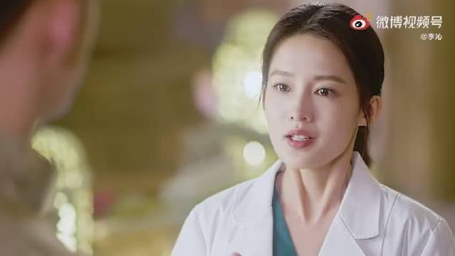李沁 每次穿上白衣我都热血沸腾 李沁饰演夏初医生
