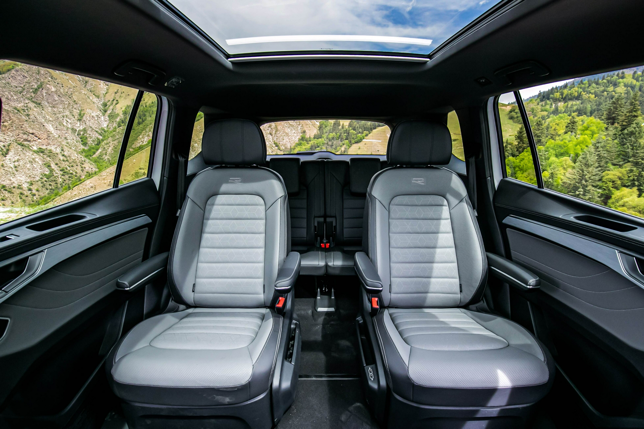 2999万元起大众全能旗舰suv揽境上市内饰豪华感再升级