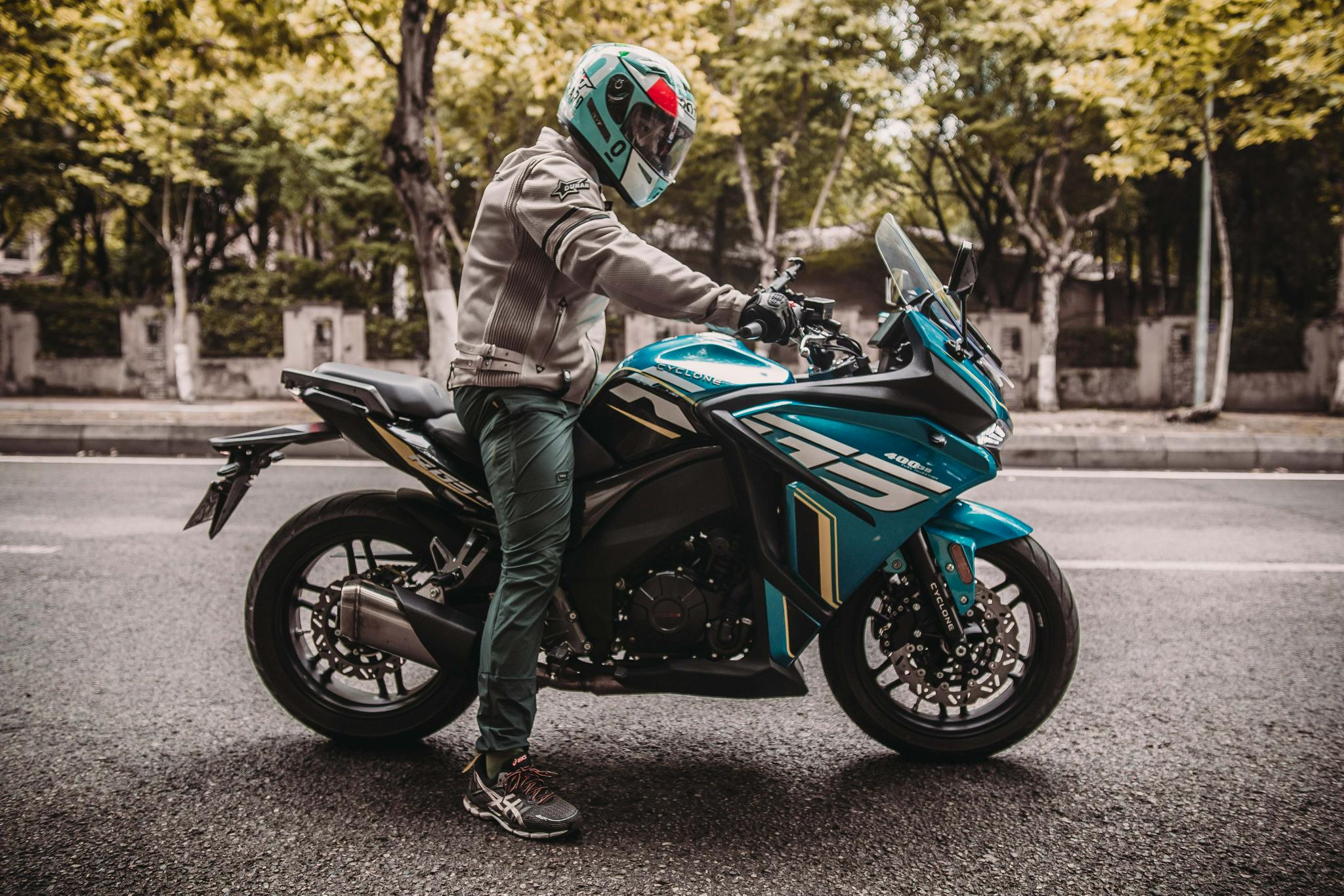 赛科龙rg3试驾丨汽车都自动驾驶了,为什么我还要买一辆摩托车?