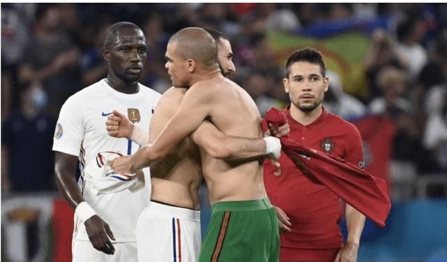 佩佩指挥门将扑点球,后者直接无视!赛后佩佩跟本泽马交换球衣休闲区蓝鸢梦想 - Www.slyday.coM 佩佩指挥门将扑点球,后者直接无视!赛后佩佩跟本泽马交换球衣休闲区蓝鸢梦想 - Www.slyday.coM