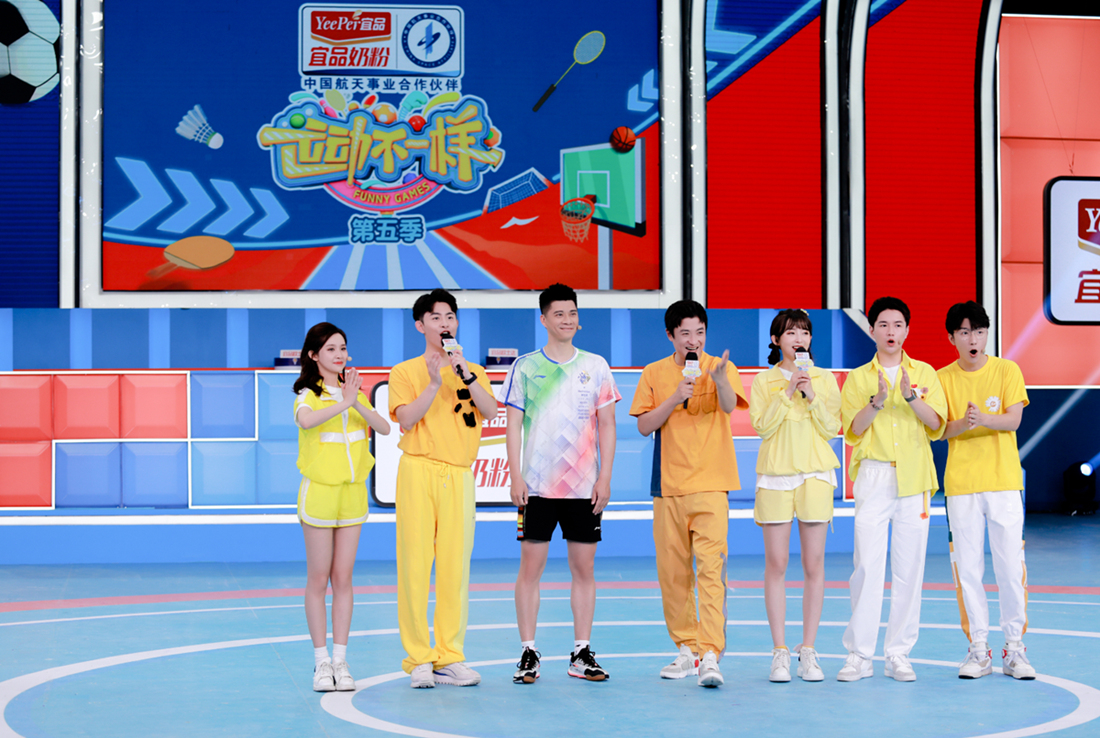 《运动不一样5》羽坛冠军傅海峰秀超a技能 与小选手比拼燃爆全场