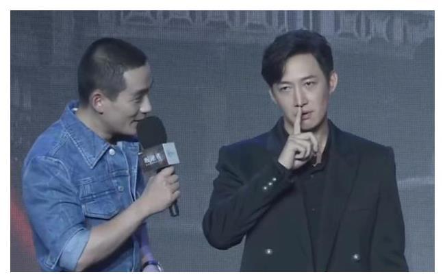 朱一龙现身发布会,含胸驼背一脸胡茬,相比大他10岁的王阳更精休闲区蓝鸢梦想 - Www.slyday.coM 朱一龙现身发布会,含胸驼背一脸胡茬,相比大他10岁的王阳更精休闲区蓝鸢梦想 - Www.slyday.coM