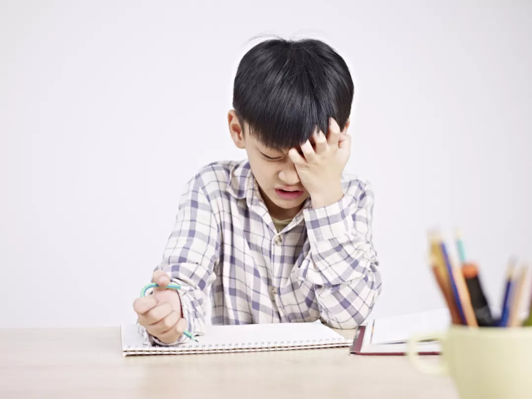 孩子出现心理健康问题,家长避免两个极端,做到三个支持避免两个极端当