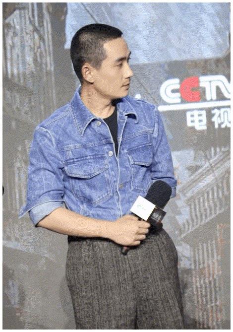 朱一龙现身发布会,含胸驼背一脸胡茬,相比大他10岁的王阳更精休闲区蓝鸢梦想 - Www.slyday.coM 朱一龙现身发布会,含胸驼背一脸胡茬,相比大他10岁的王阳更精休闲区蓝鸢梦想 - Www.slyday.coM