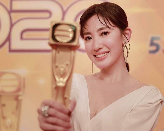 tvb小花入行14年终做女主角自曝跑龙套时每天跪着拍戏15小时