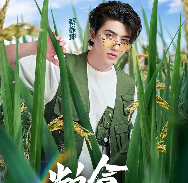 这墨镜一戴上帅气翻倍,成为了跑男团中最靓的崽.