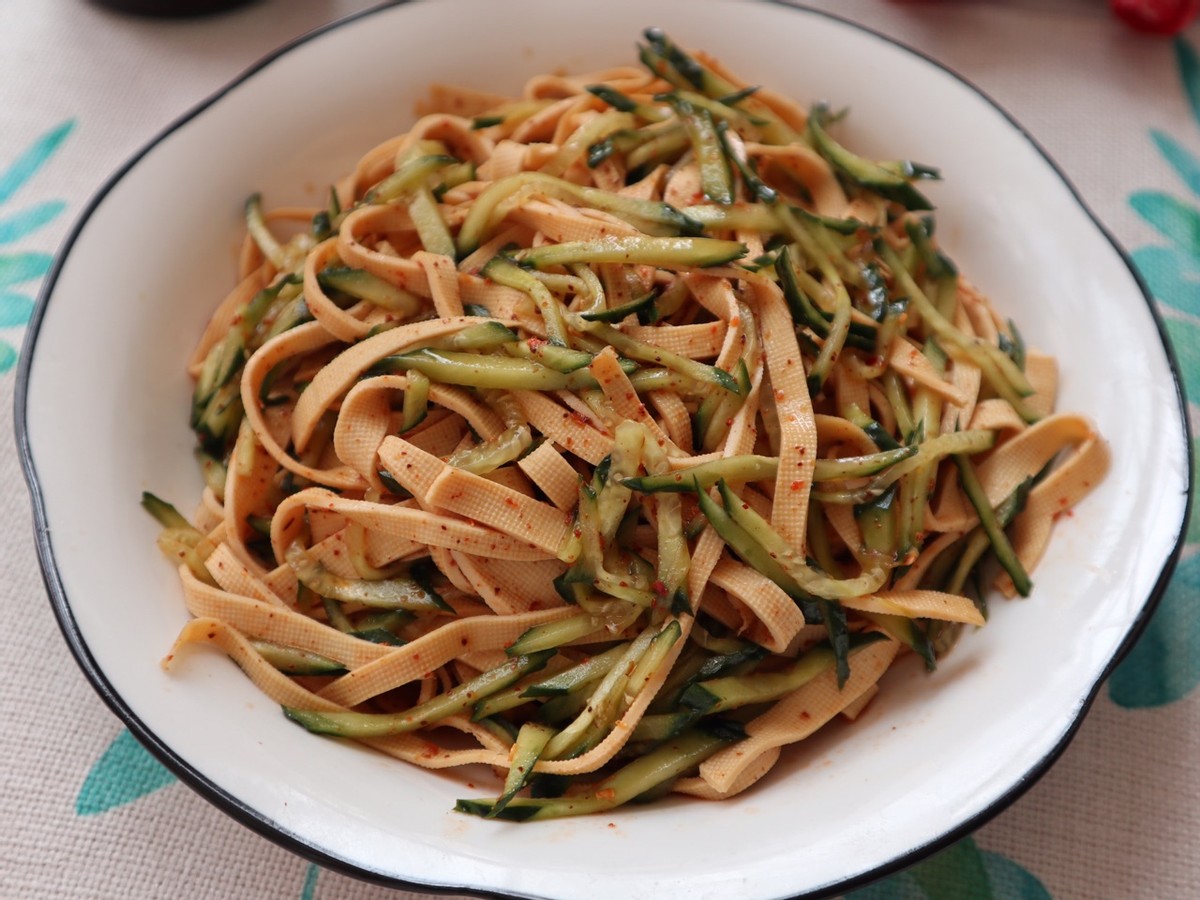 家常凉拌豆腐皮,简单快手,清爽开胃,好吃到停不下来