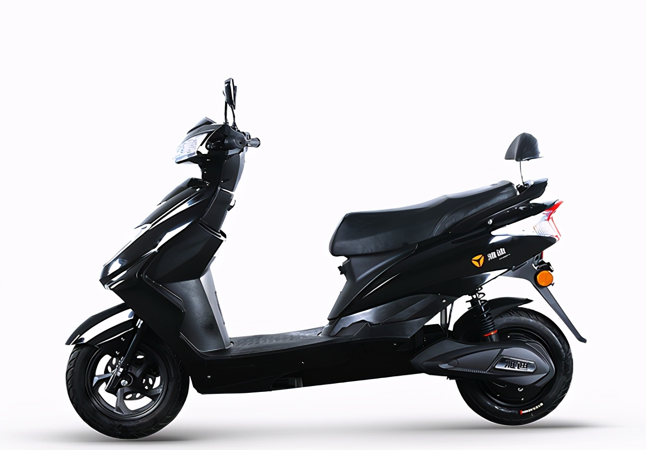 电动车类型:电动摩托车基本情况:这是一款十分平价的铅酸电池电动车