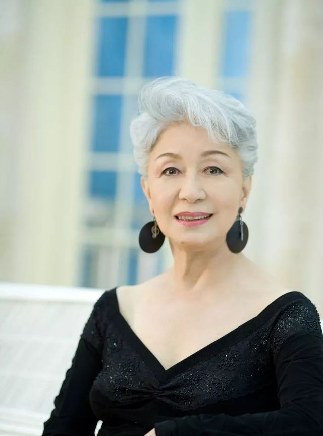 如何优雅地老去?这位88岁奶奶有答案,这才是众网友向往的晚年