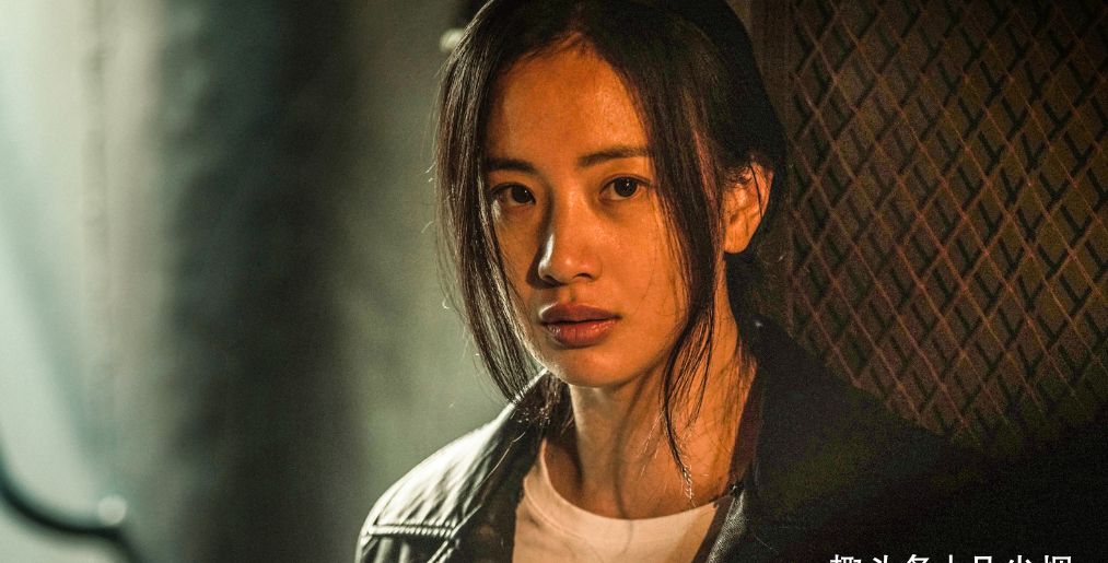 随后再爆发这类新闻已经屡见不鲜,出演《邪不压正》李梦的戏份被删到