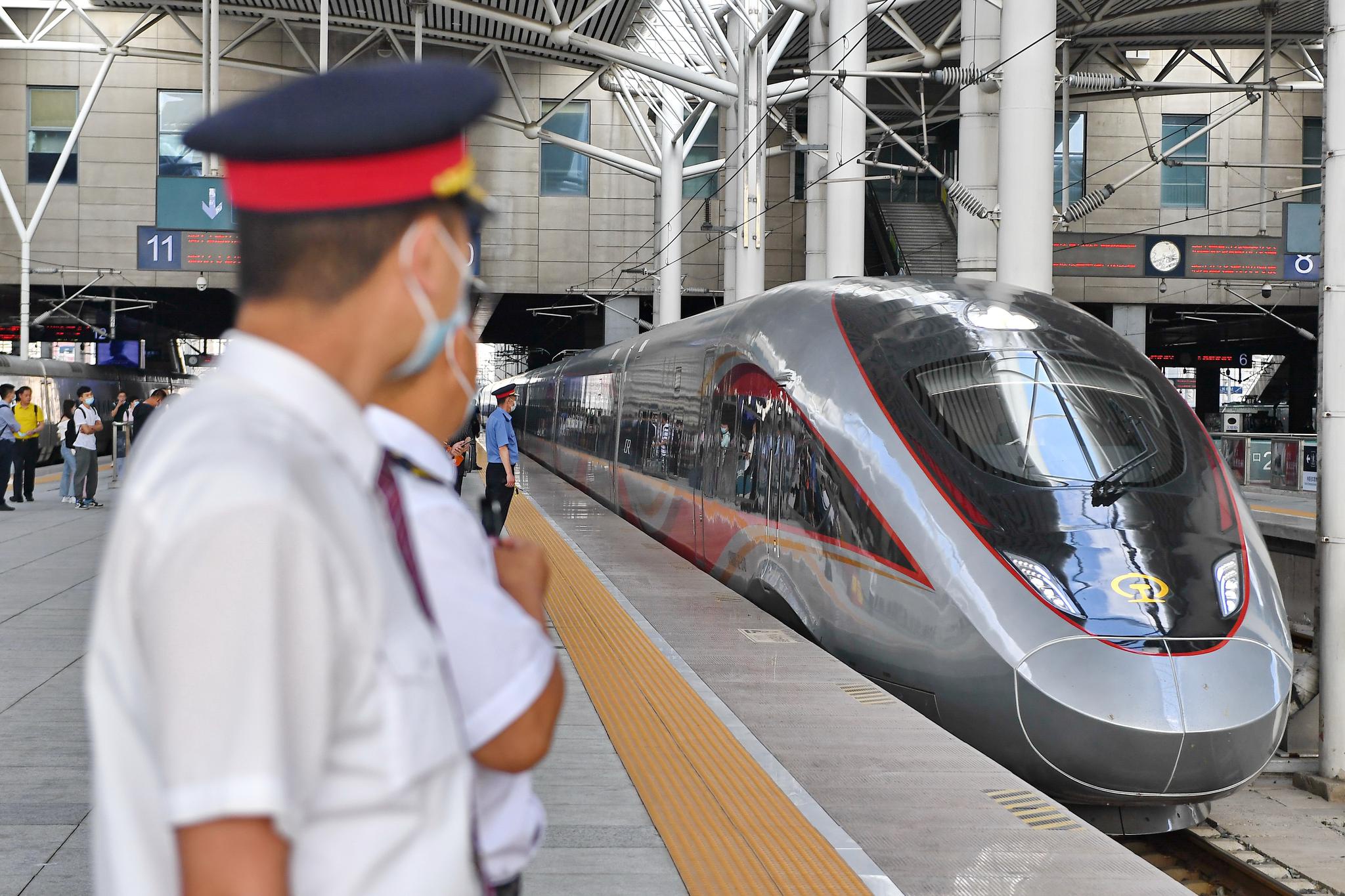 6月25日,由吉林站开往北京站的复兴号智能动车组g9