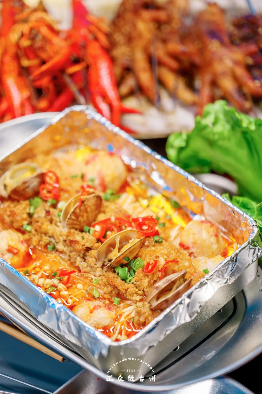 网红水果捞,成都冒菜,成都脑花,锡纸烤小芋头,碳烤八爪鱼.