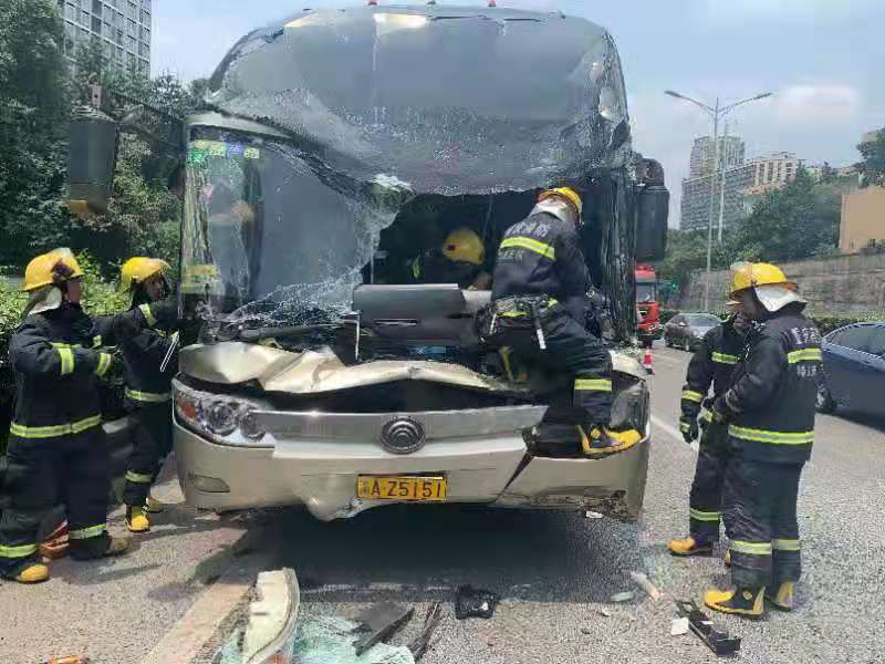 重庆特勤消防紧急救援|重庆市|追尾|大客车_新浪新闻