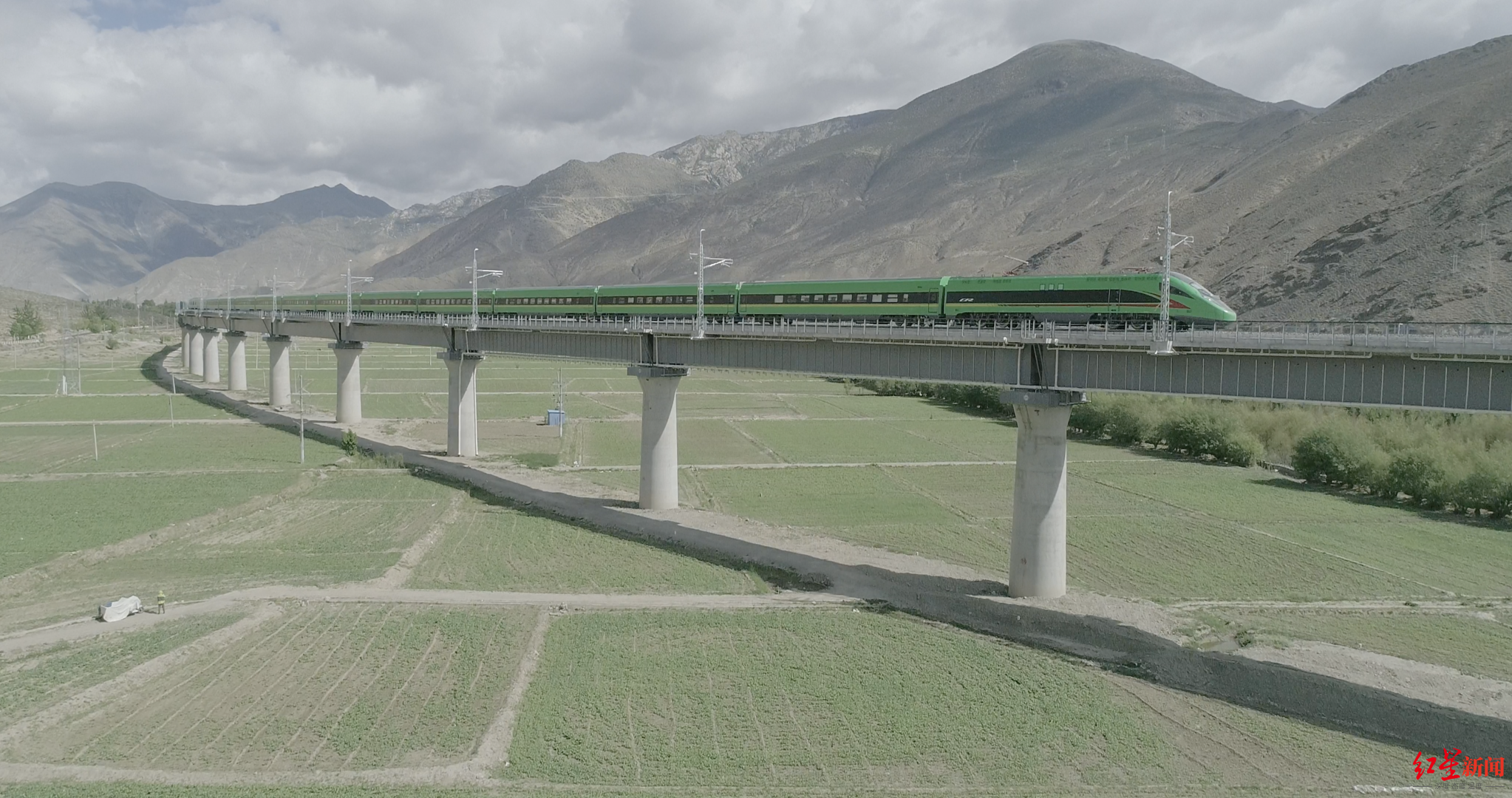 拉林铁路今日通车拉萨至林芝缩短至3小时西藏进入电气化铁路时代