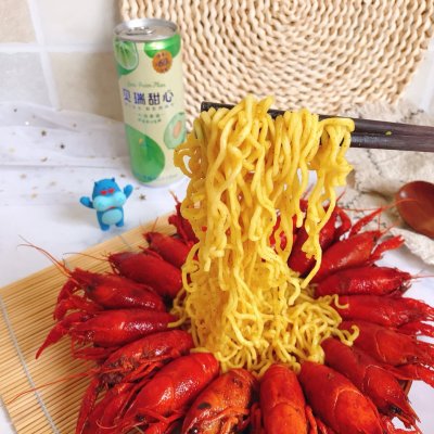 小龙虾咖喱拌面的别样做法