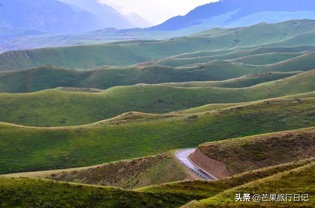 新疆伊犁有个美丽的村庄,沿途风景绝美