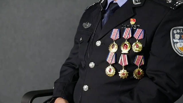 缉毒警察自述惊险经历 :与猖狂持枪毒贩搏斗 被拖行十数米险遭碾压