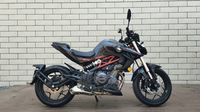 "奥古斯追"来了!qjmotor追350圆灯版到店实拍 逼格高了不少