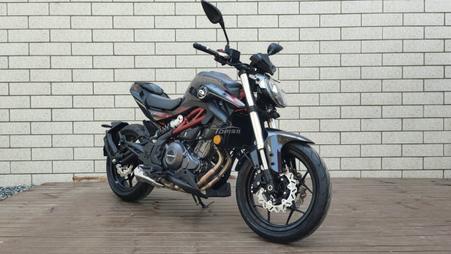 "奥古斯追"来了!qjmotor追350圆灯版到店实拍 逼格高了不少