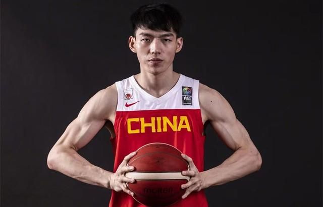 男篮已到达加拿大,落选赛要来了,吴前比赵继伟更适合担任首发?