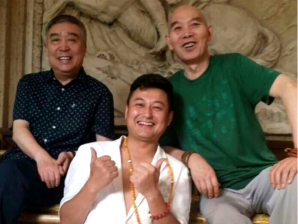 巴蜀笑星李伯清现身徒弟闵天浩婚礼网友评论聚焦离婚和打架事件