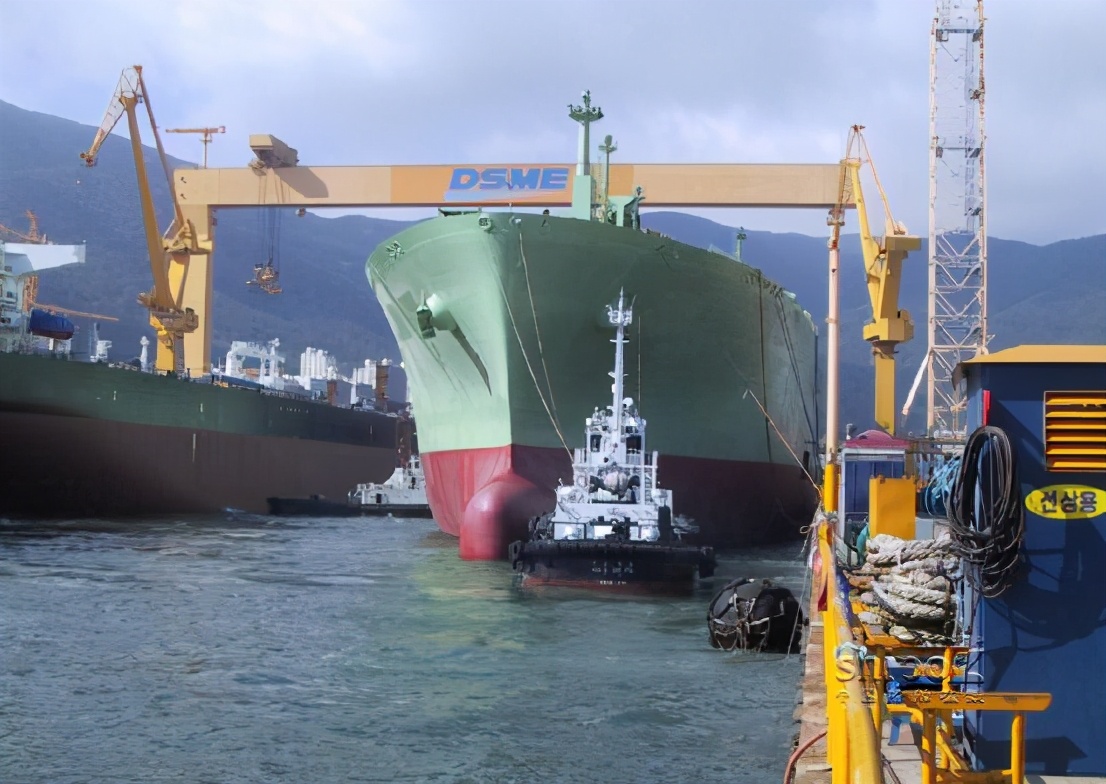 图为韩国造船厂