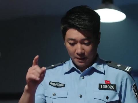 小镇警事:吴迪正审问嫌疑人呢,画风突变,要公平竞争警花太逗了