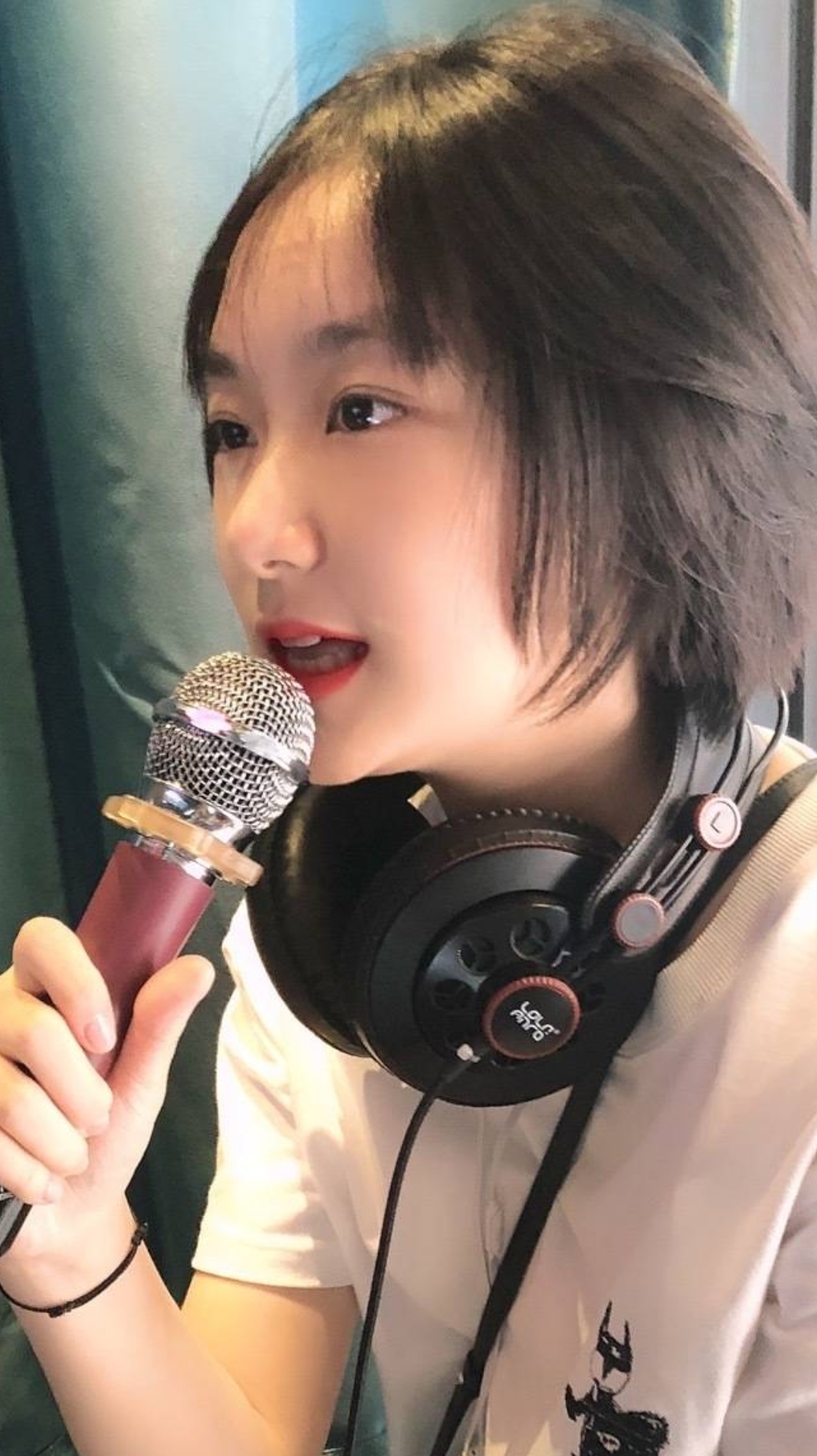 孙俪同父异母妹妹晒自拍相貌清新脱俗跟着孙俪进娱乐圈资源好