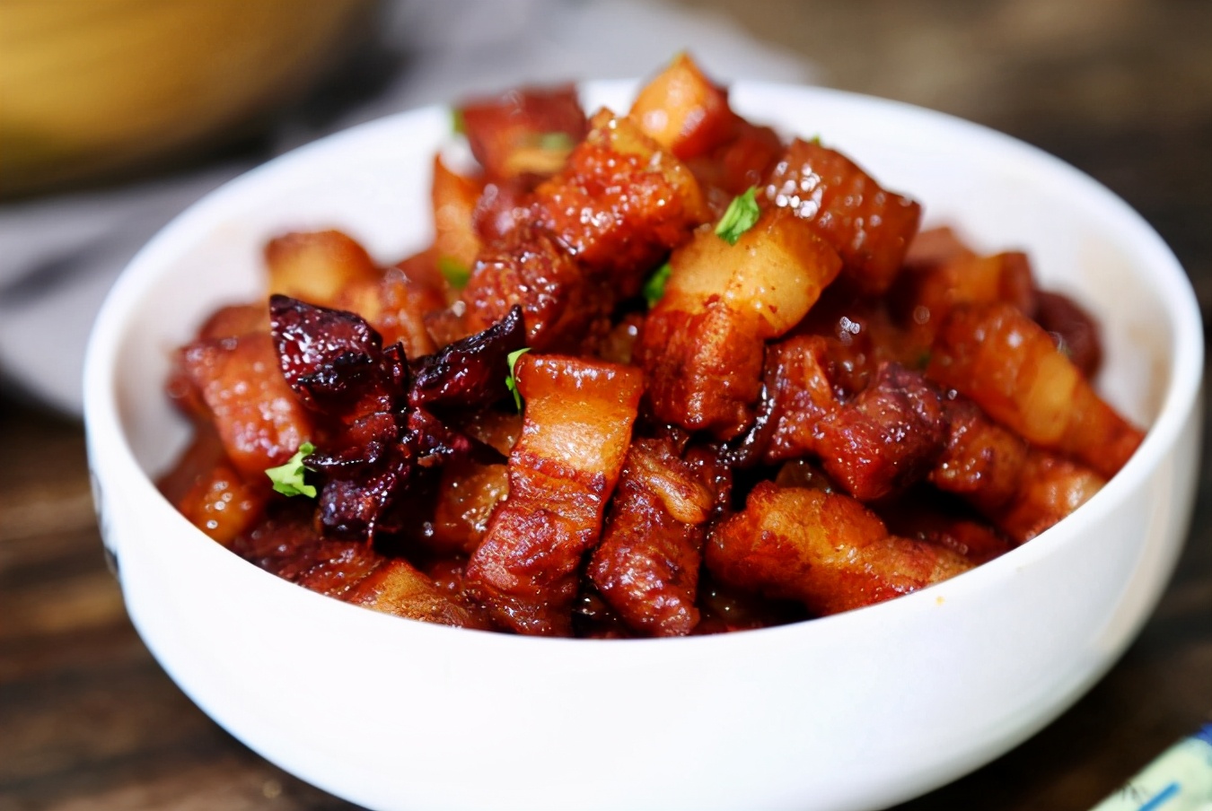 买猪肉别只会选瘦肉和五花肉懂得挑这4个部位做菜比之前好吃