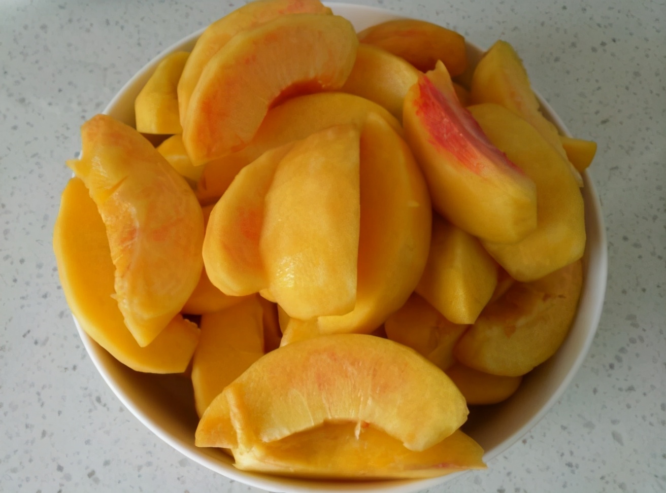 黄桃上市了,在家做黄桃罐头,香甜美味,无添加剂,想吃就学着做