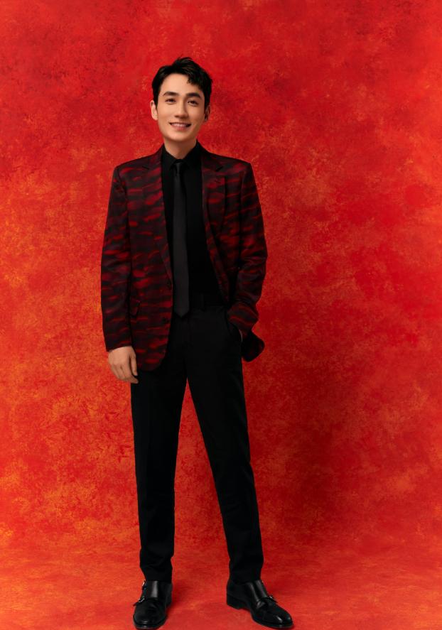 朱一龙现身发布会，含胸驼背一脸胡茬，为剧牺牲太多休闲区蓝鸢梦想 - Www.slyday.coM